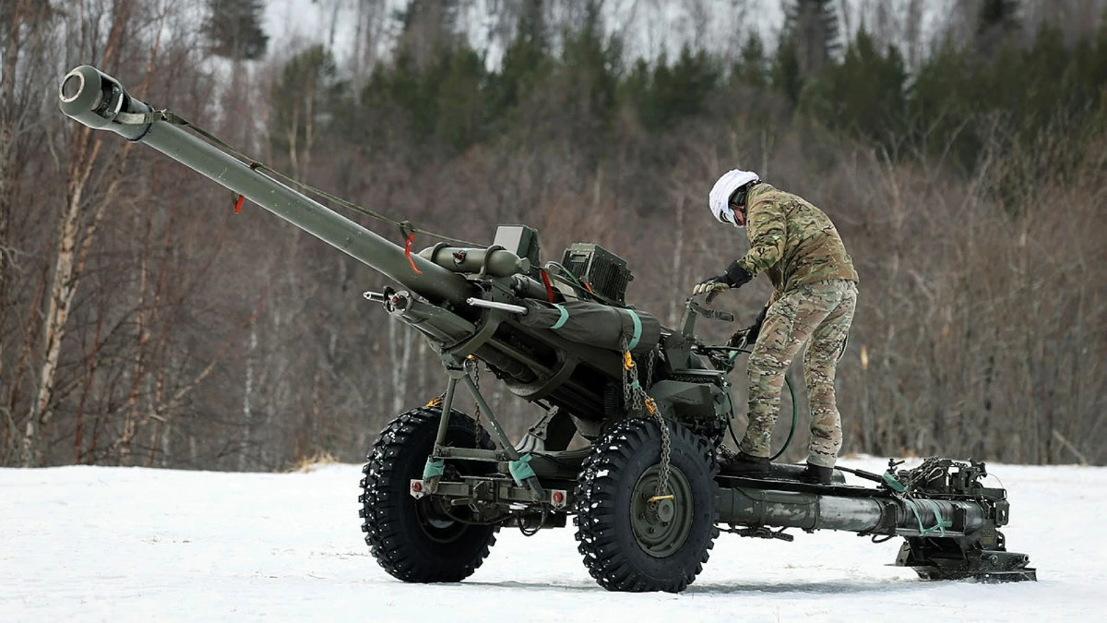 BAE Systems Wins UK Light Gun Sustainment Deal as MoD Pauses Replacement