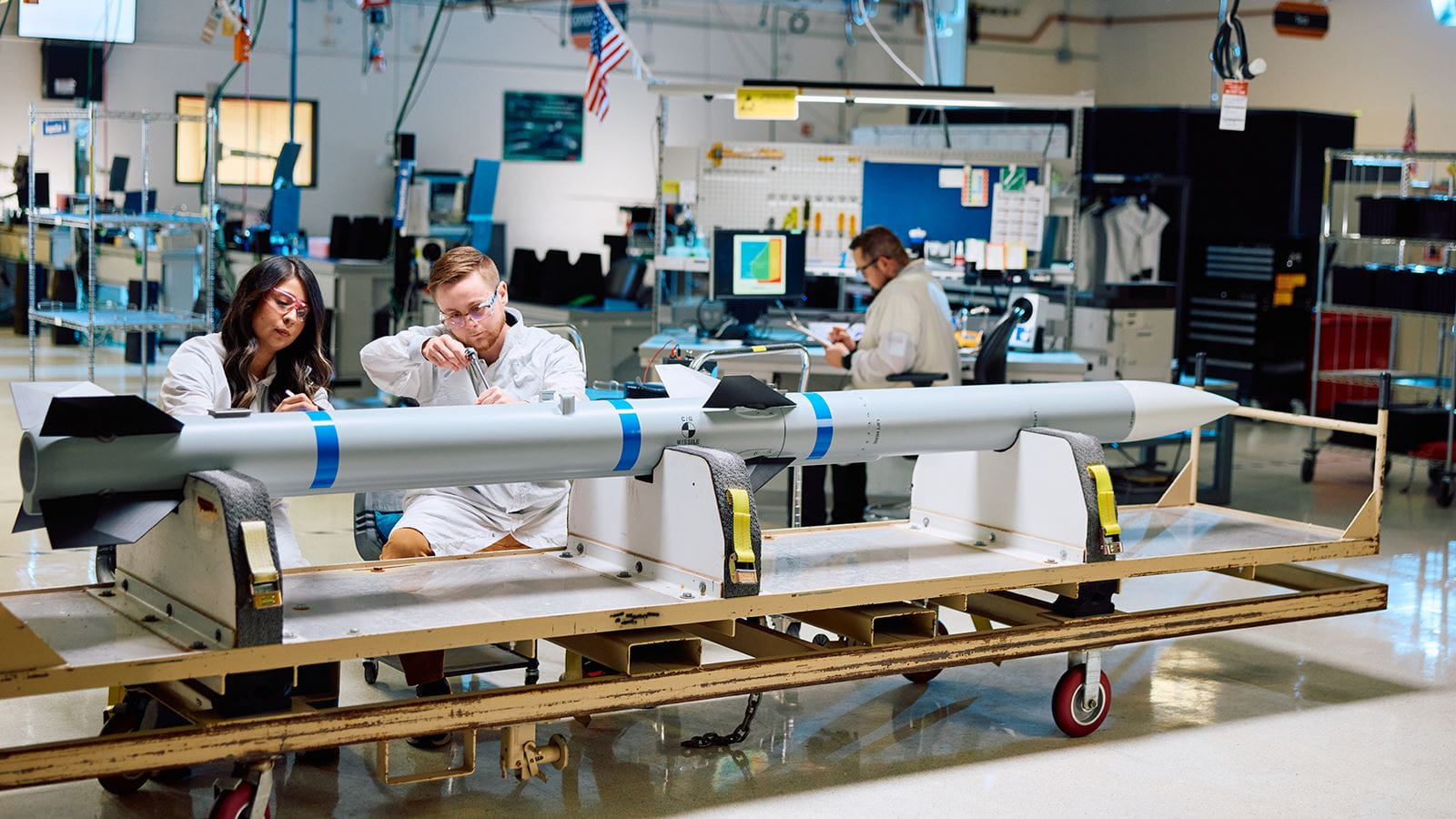 Raytheon Wins Up to $20.7B AMRAAM Contract, Targets 1,900 Missiles a Year