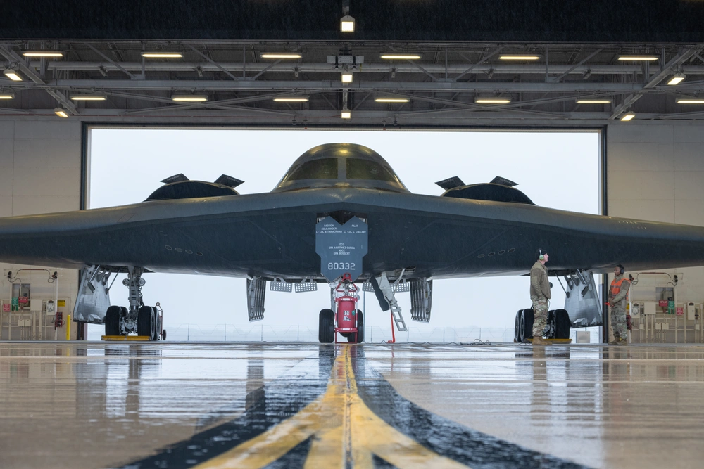 B-2 Pilot Alert System Deal Signals USAF Expects Its B-2 Bombers to Fly Through 2036