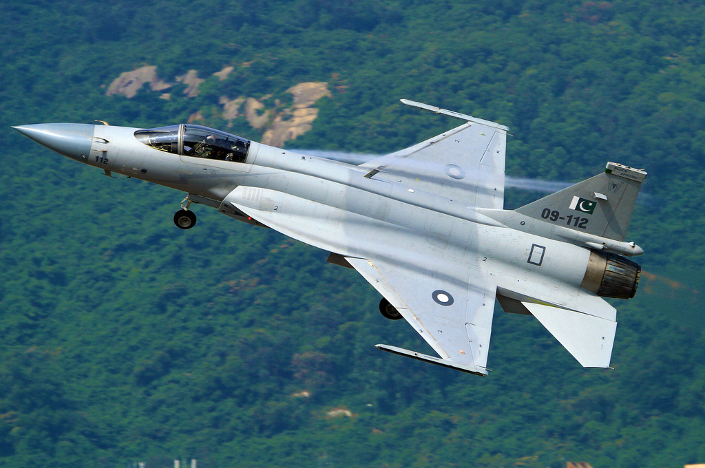 Pakistani Fighter Jets Join Saudi Strikes on Houthis, Official Says