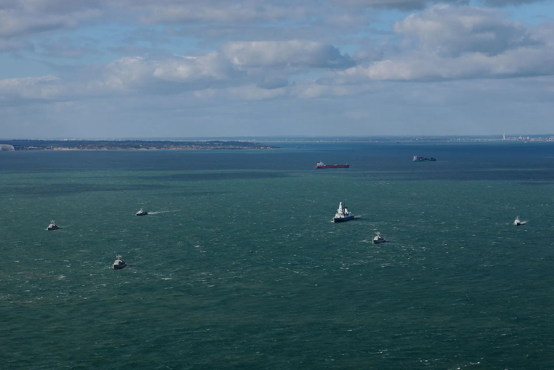 Ukrainian Minehunters Destroy Practice Mines, Drill With HMS Dauntless