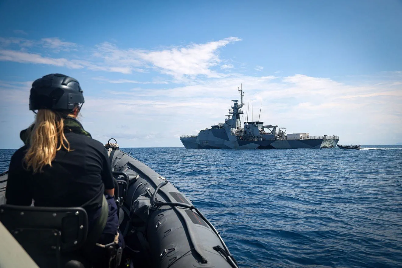 Royal Navy Sends HMS Spey and Tamar to Bersama Lima 26 in South China Sea