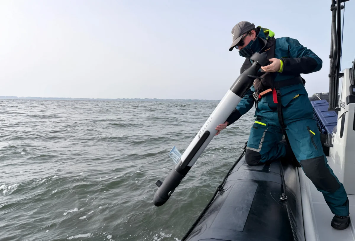 French Firm Seaber Launches 13 kg RAVEN AUV, Promising Mine Hunting at a Third of High-End Prices