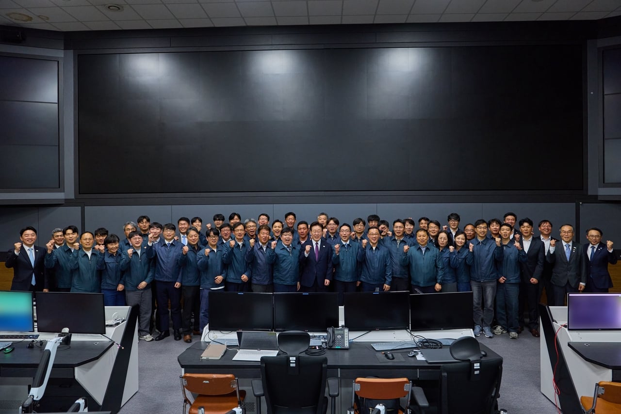 South Korean Hypersonic Glide Vehicle Hits Target in First Flight Test
